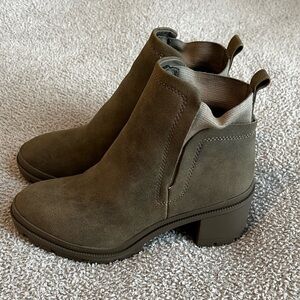 Jelly pop Olive Suede Ankle Boots size 6.5